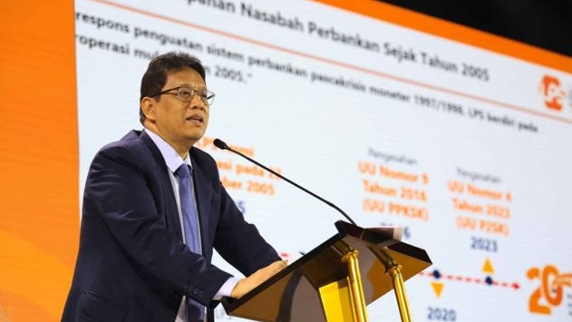 Menteri Keuangan Purbaya Yudhi Sadewa memberikan keterangan pers terkait anggaran program makan bergizi gratis di Jakarta, 14 Oktober 2025