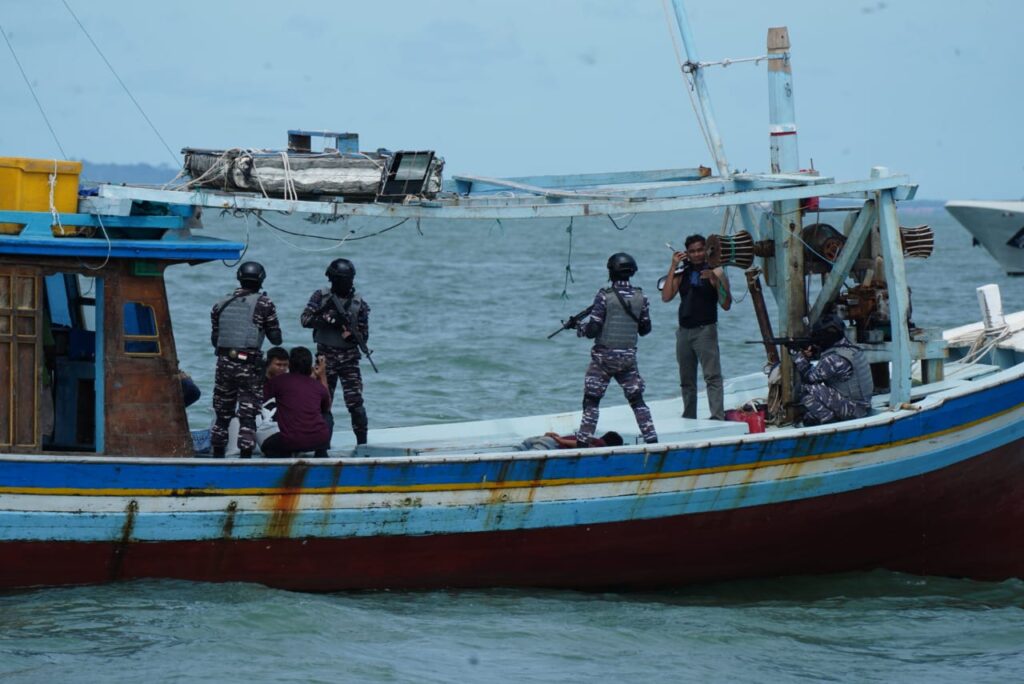 Prosedur Pemeriksaan dan Penggeledahan KM Carly serta ABK