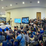 Menko Pratikno menyampaikan keterangan pers di Posko Nasional Penanggulangan Bencana di Halim Perdanakusuma, Jakarta, pada Rabu, 3 Desember 2025. (Foto: BPMI Setpres) Read more: https://setkab.go.id/percepatan-distribusi-bantuan-bencana-sumatra/