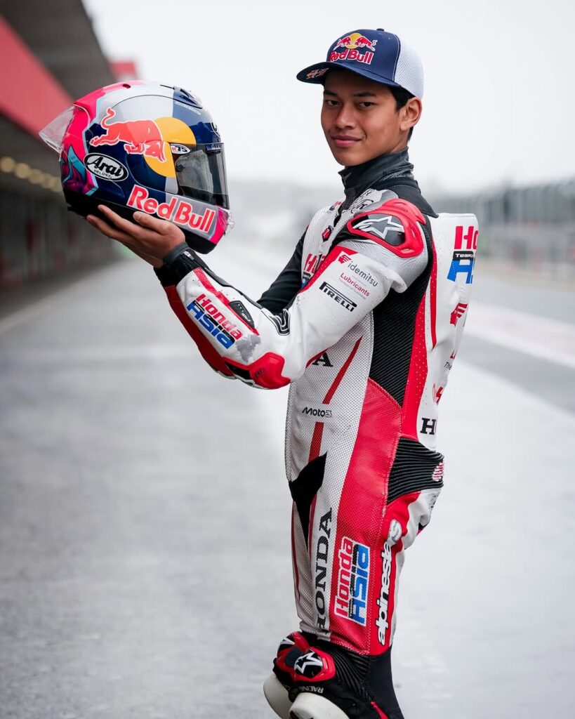 Pembalap muda Indonesia Veda Ega Pratama yang tergabung di Team Honda Asia (@Veda_54).